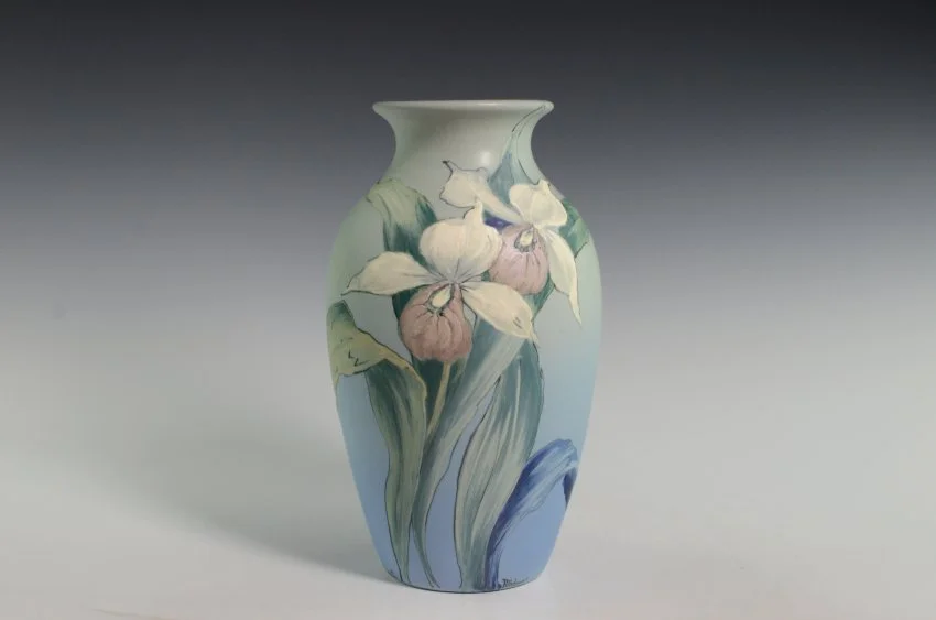 ZMA Puzzler! : Hudson Minnesota State Flower Vase in Gray with White Flowers