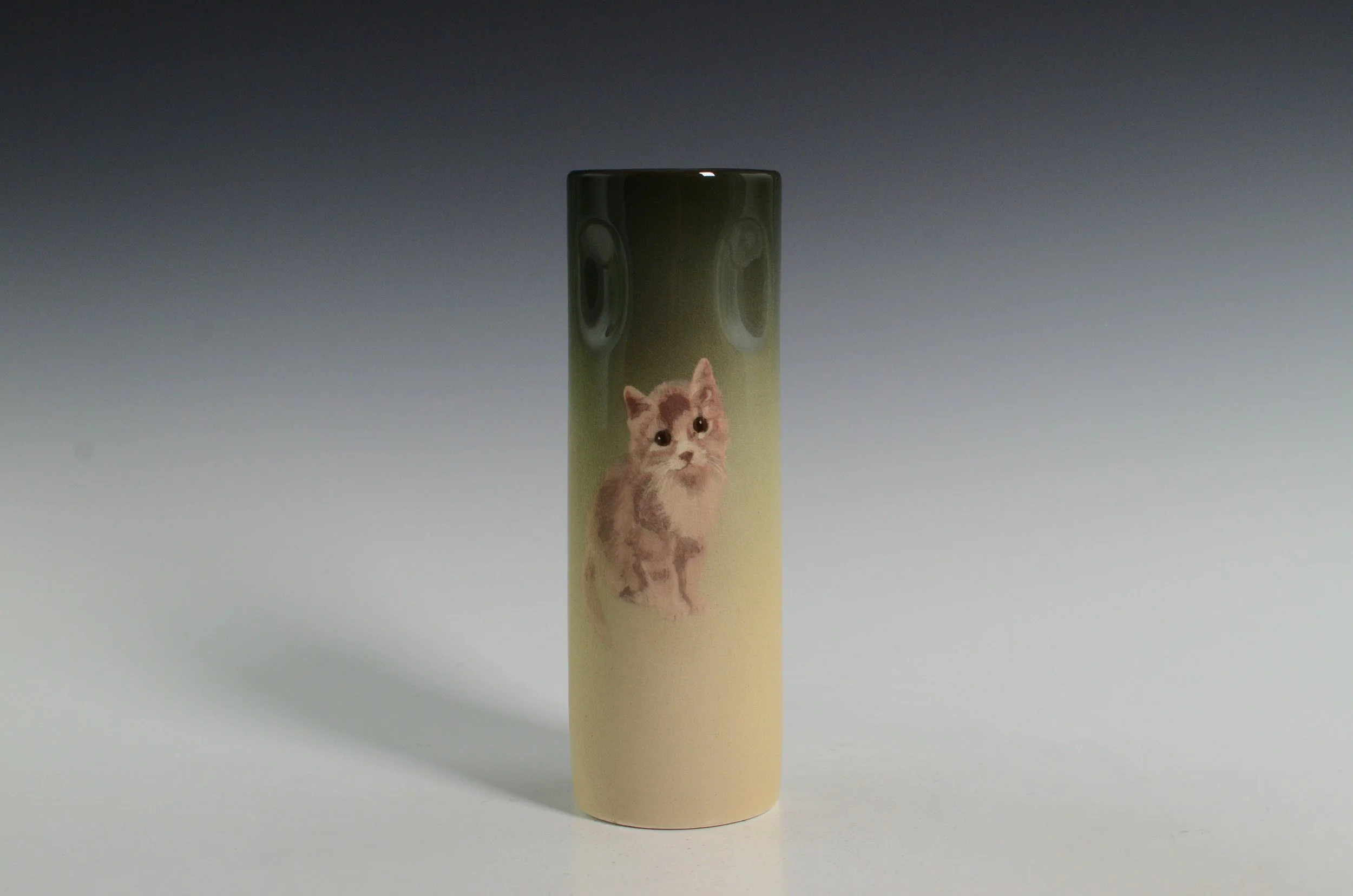 Weller Pottery Company (1872-1948). Eocean Vase in Grey and White with an Image of a Cat.