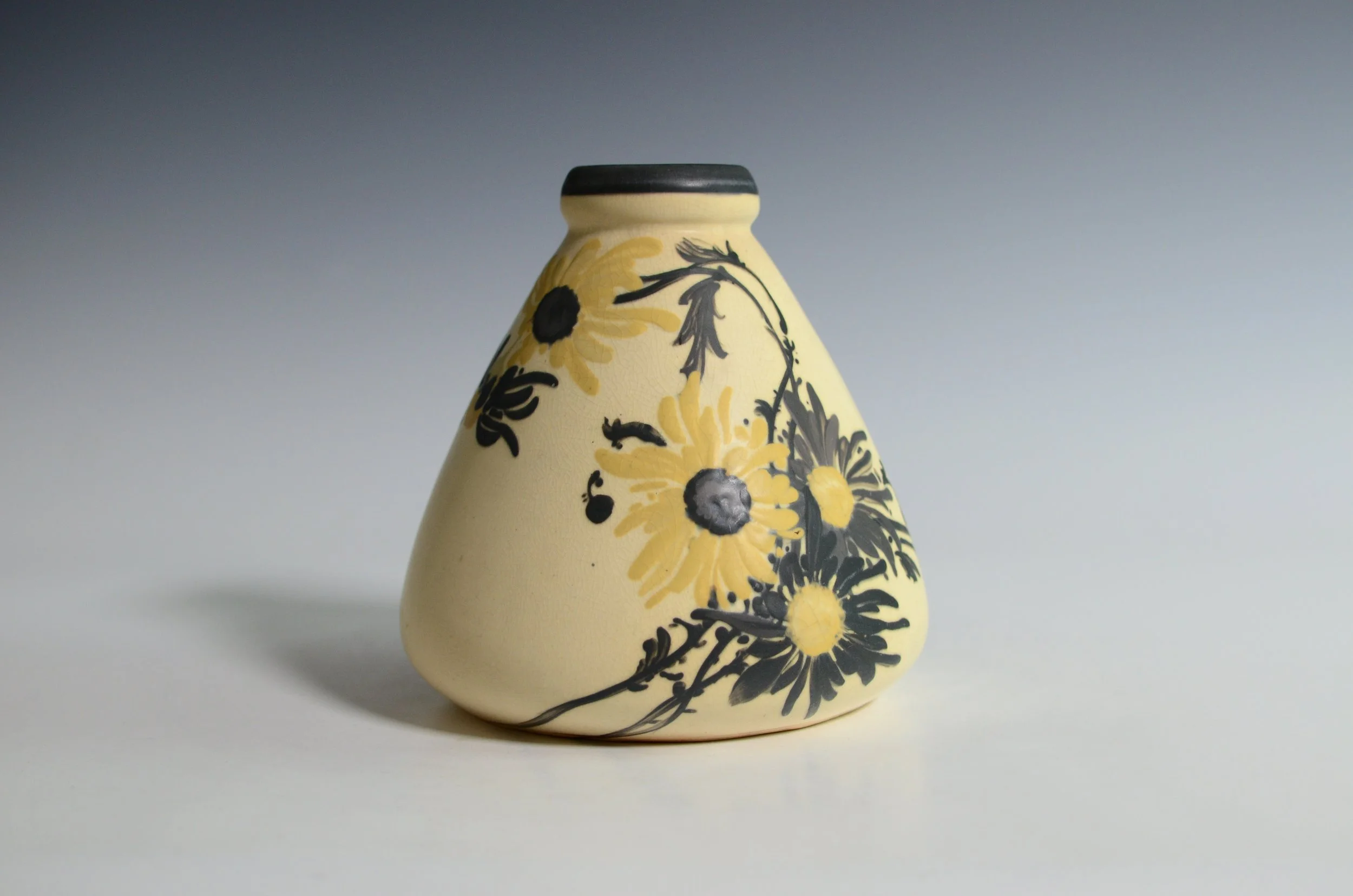 Weller Pottery Company (1872-1948). Hudson (White and Decorated) Vase in White with Yellow and Black Sunflowers