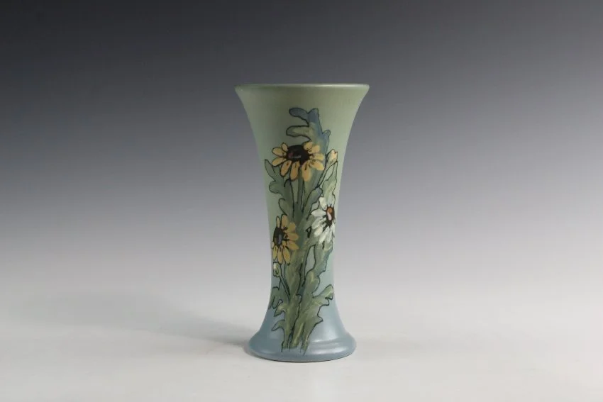 ZMA Puzzler: Hudson Vase Featuring Daisies by the Weller Pottery Company