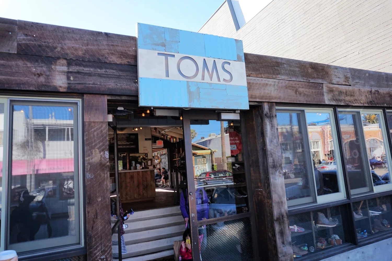toms stores