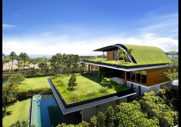 10 Eco-Friendly Homes Living In The