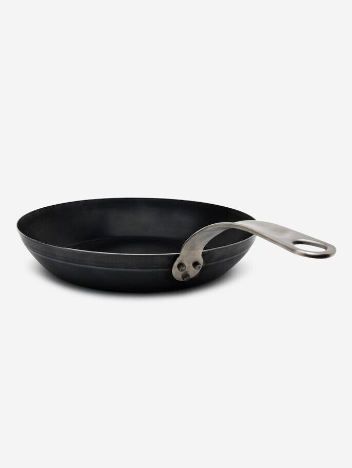 7 Sustainable Nontoxic Cookware Brands Outfitting Our Kitchens,Blue And Gold Macaw Flying