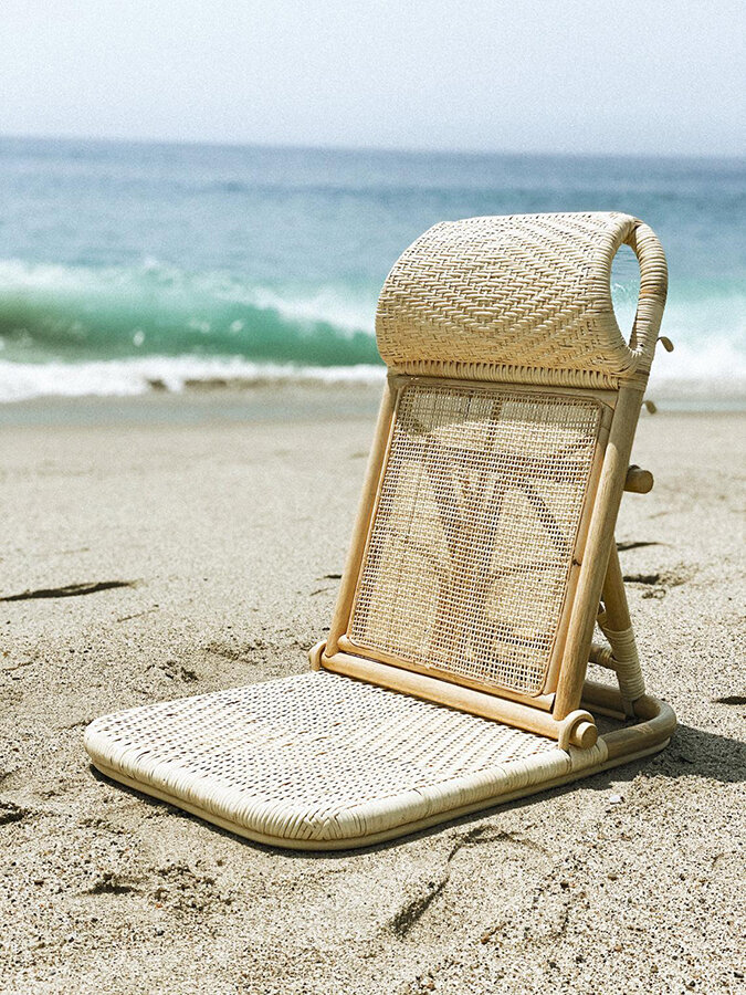 beach-lounge-chairs-resol-beach