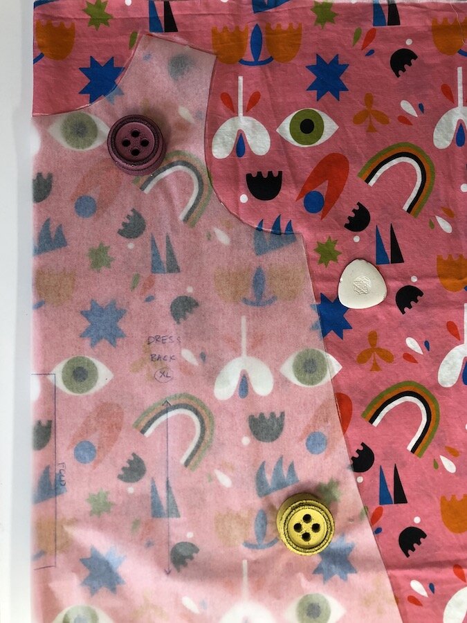 how-to-sew-cutting-weighting