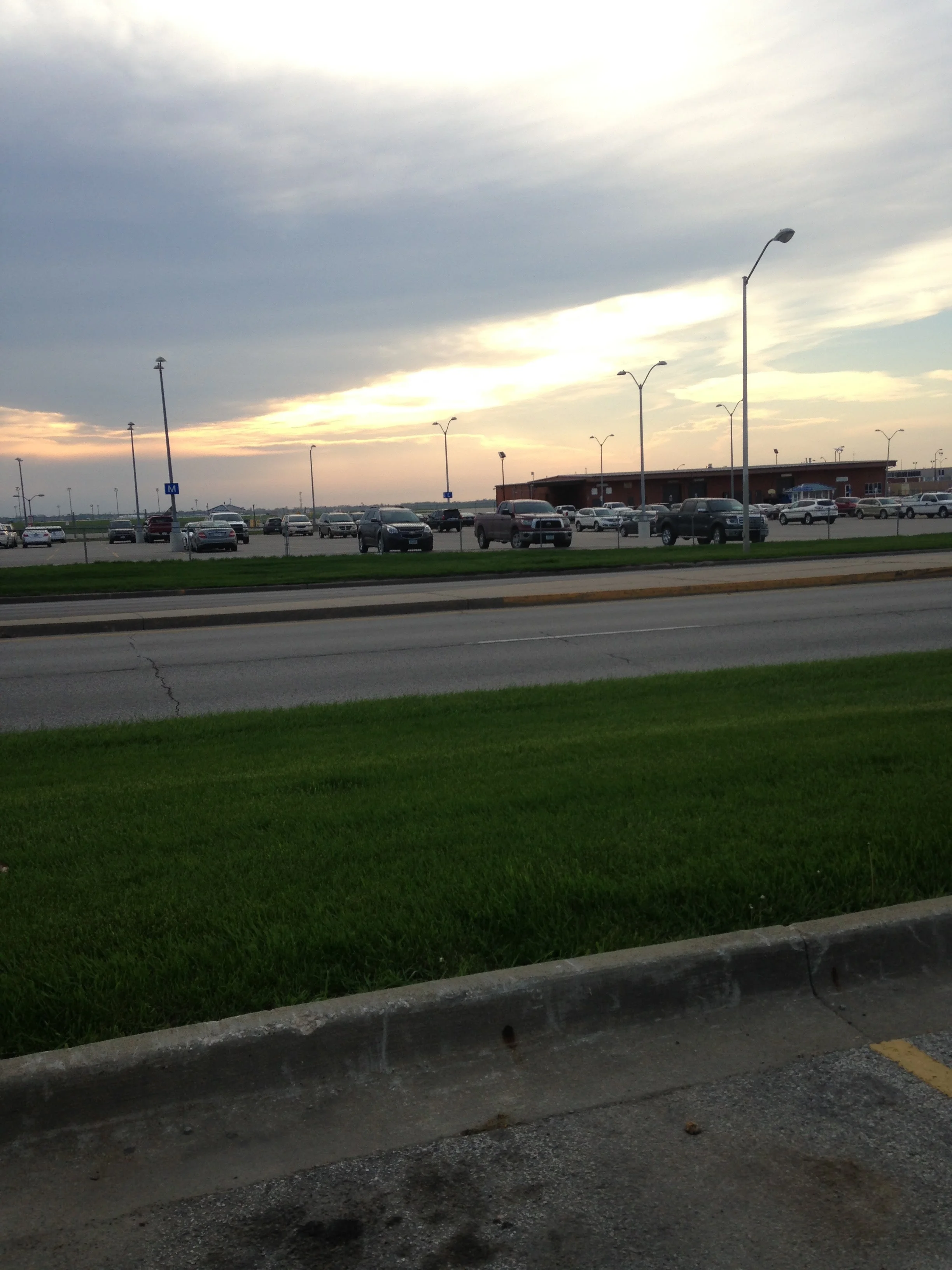 Des-Moines-Airport.jpg