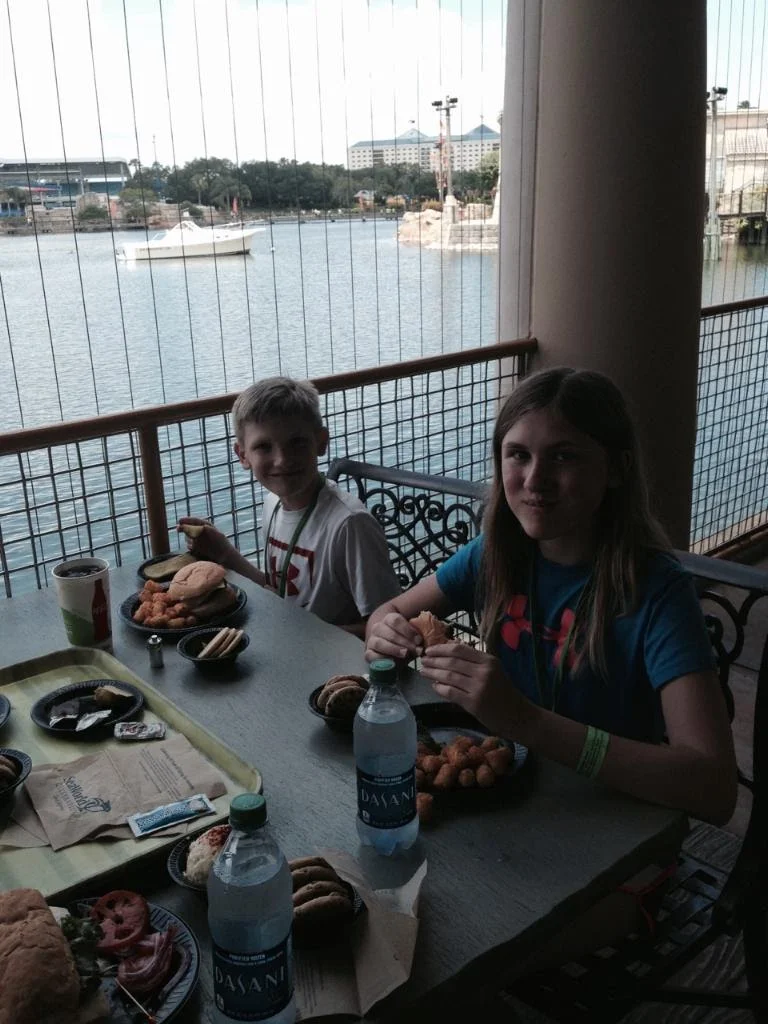 SeaWorld-Ashlee-Hunter-Eating.jpg
