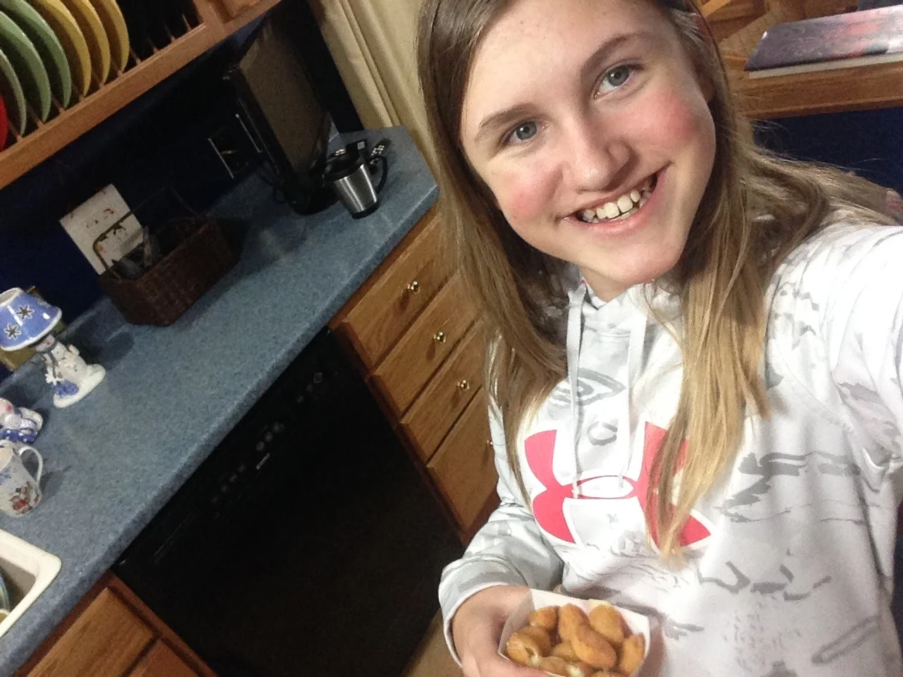 ...like Ashlee eats cheeseballs at her own pace