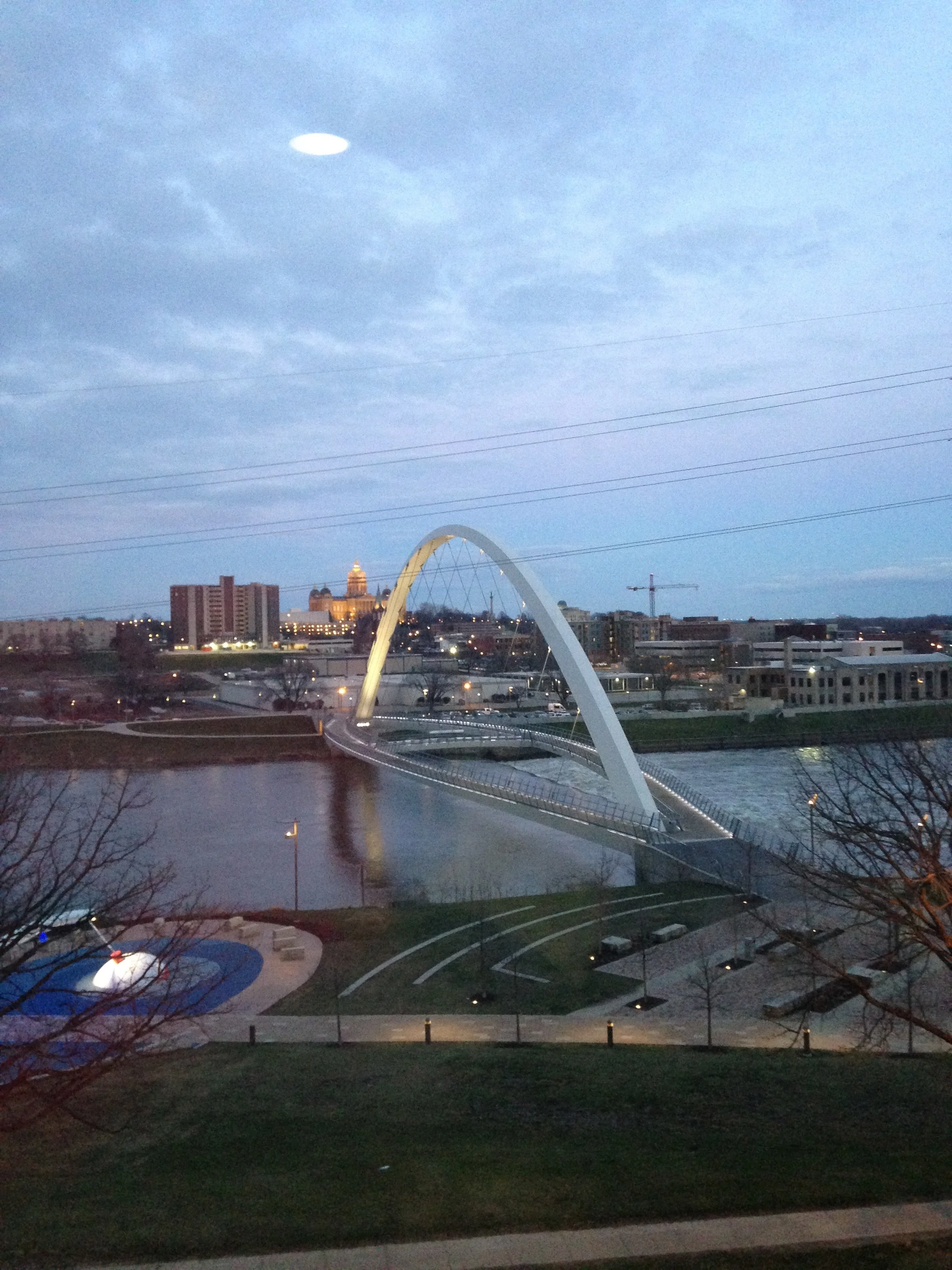 Des-Moines-Arch-and-River-Bright.jpg