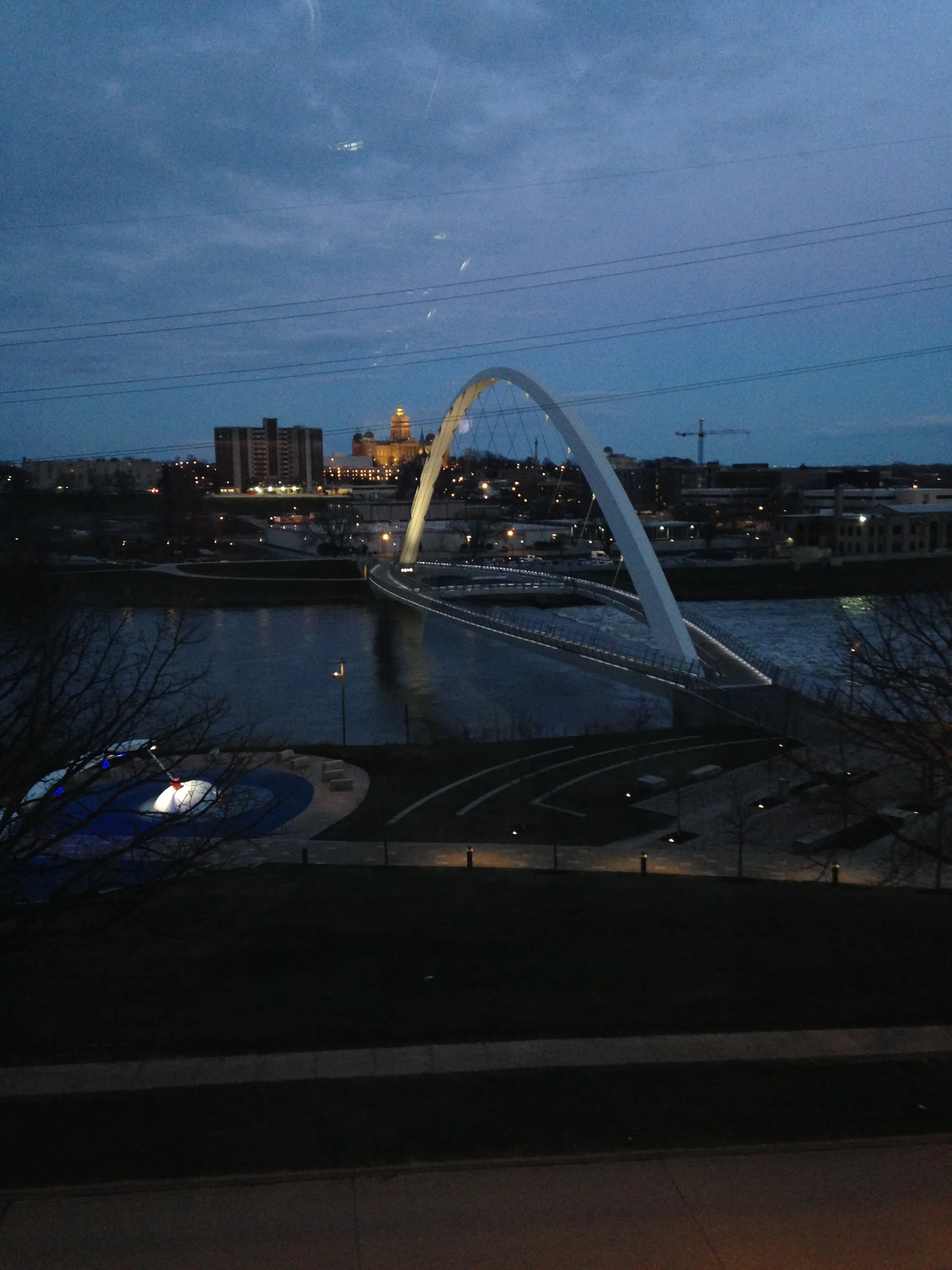 Des-Moines-Arch-and-River-Dark.jpg