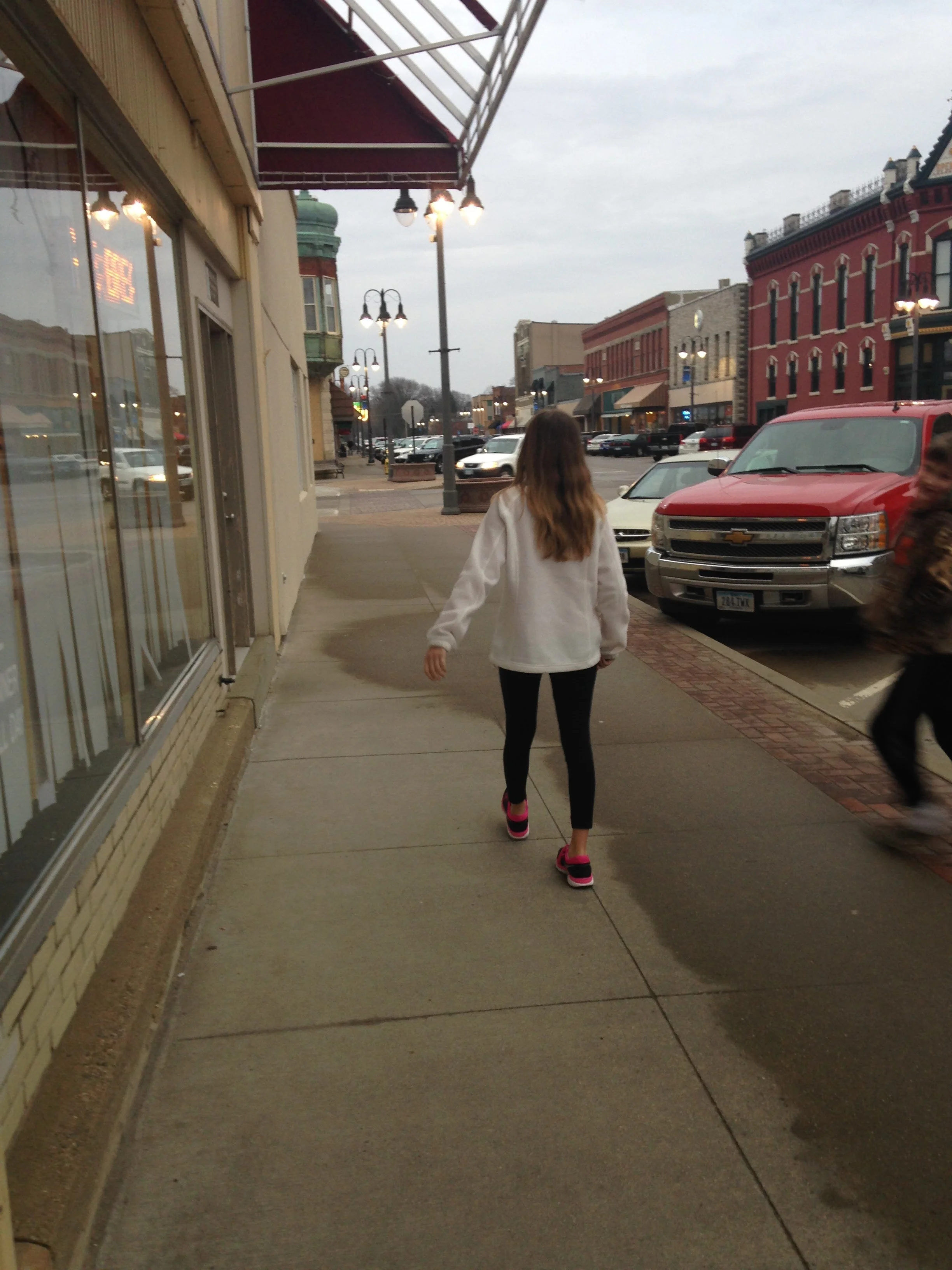 Ashlee-Walking-Downtown.jpg