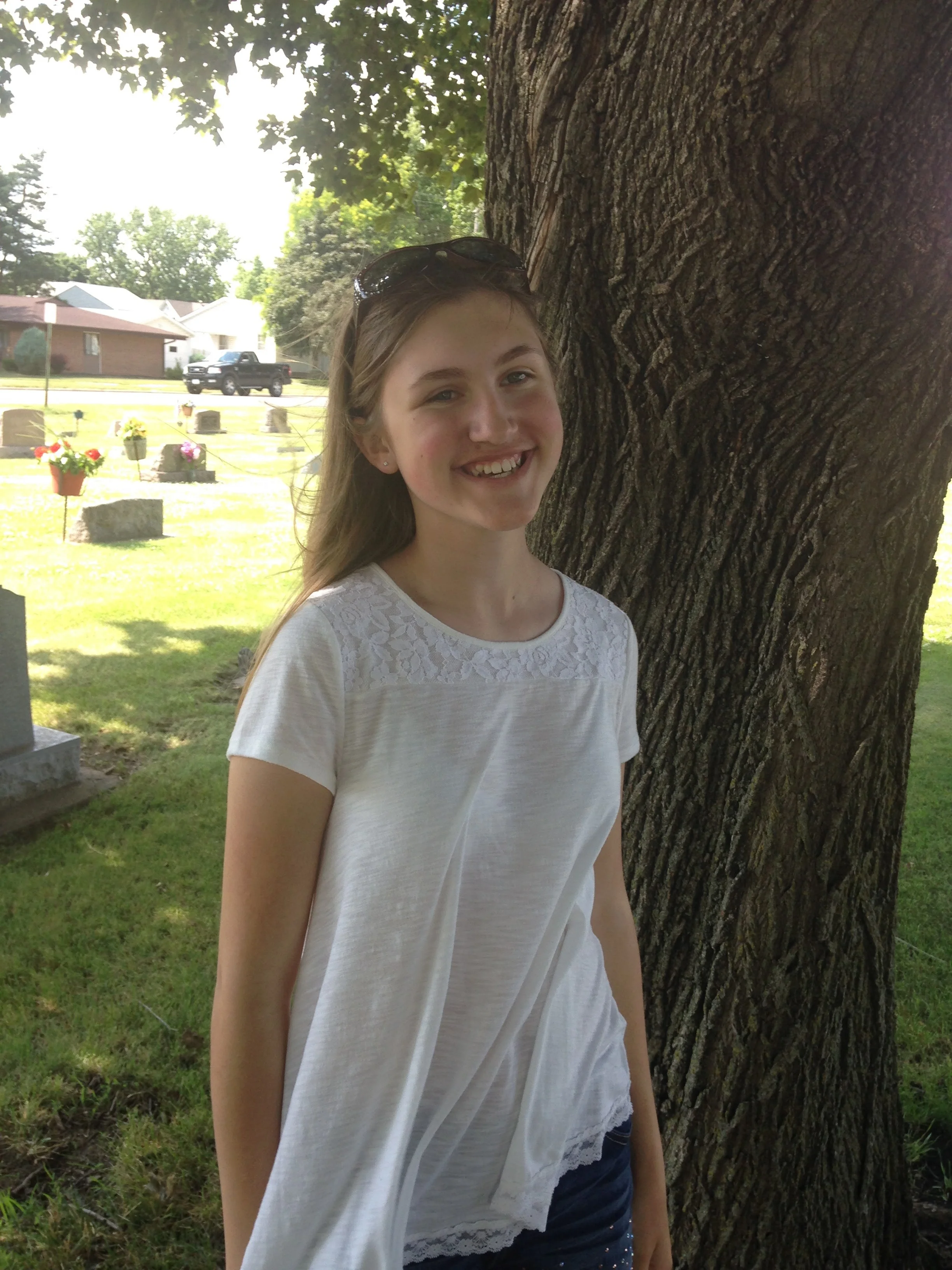 Ashlee-by-Tree.jpg