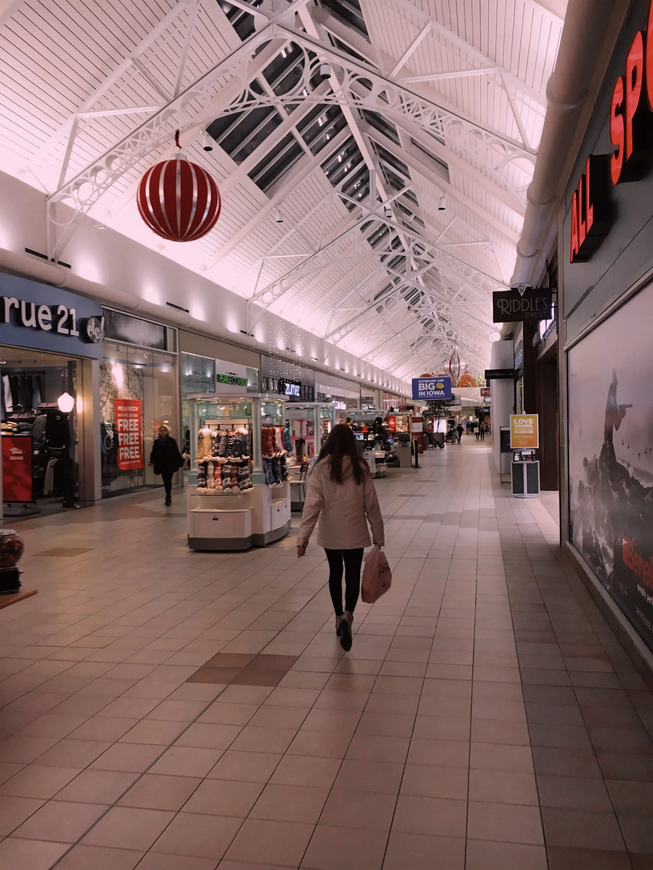 ashlee-shopping.jpg