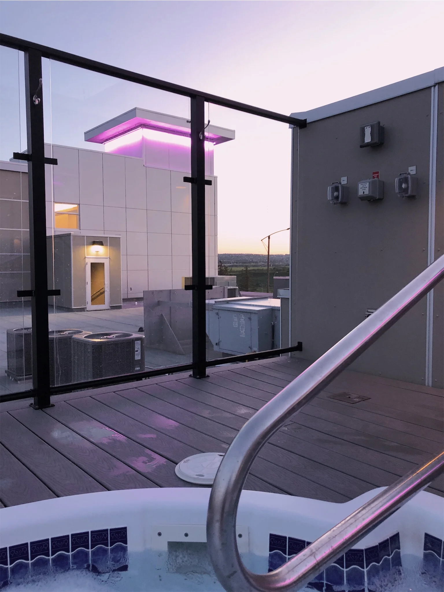 hotel-clique-rooftop-hot-tub.jpg