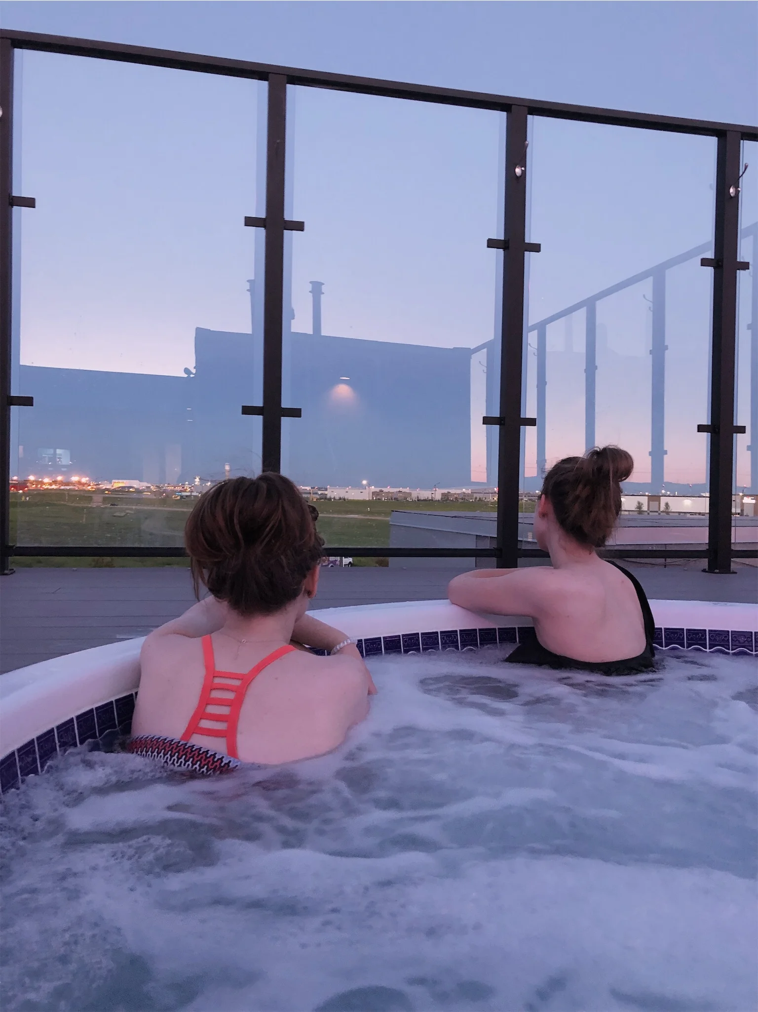 ashlee-kirsten-rooftop-hot-tub-hotel-clique.jpg
