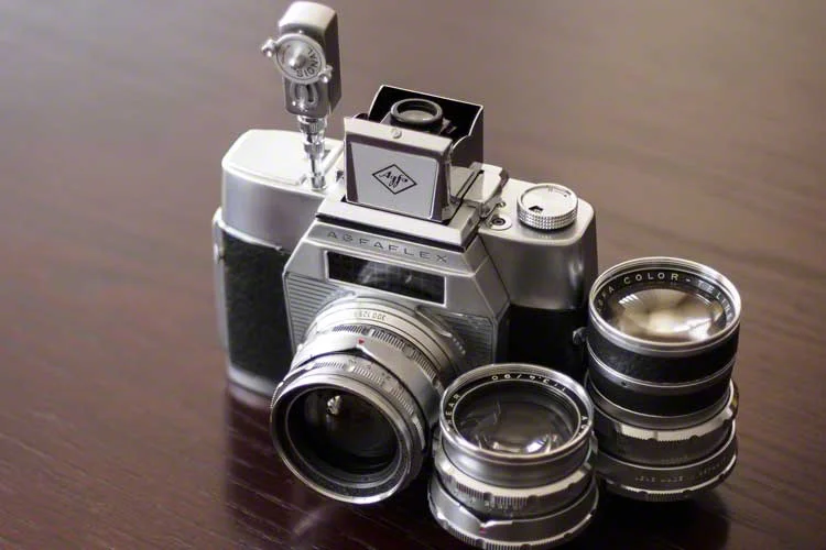 A lovely old Agfaflex film camera and lenses given to me by my father-in-law. The little box sprouting from the top of the body is a wind-up mechanical timer.
