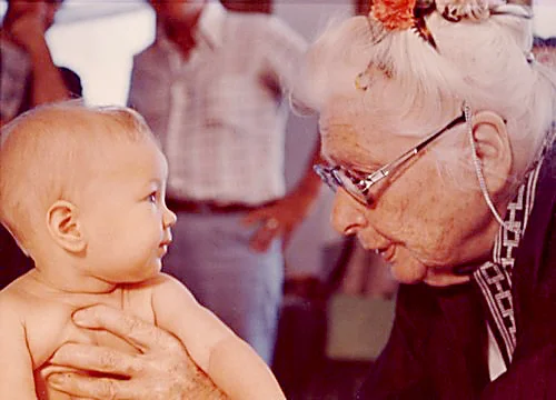 dr rolf works with baby during rolf institute seminar