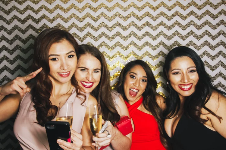 best-brisbane-friends-fun-gambaro-gold-group-shot-hire-hotel-laughing-photo-booth-wedding.jpg