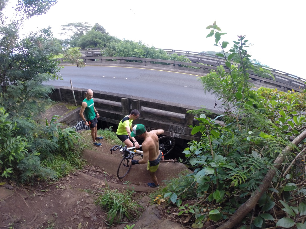 A few hikers lended a helping hand 