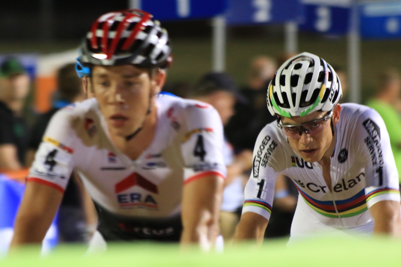 That face you make when you're the reigning world champ and manage to bridge back up to the lead group after eating shit on some stairs