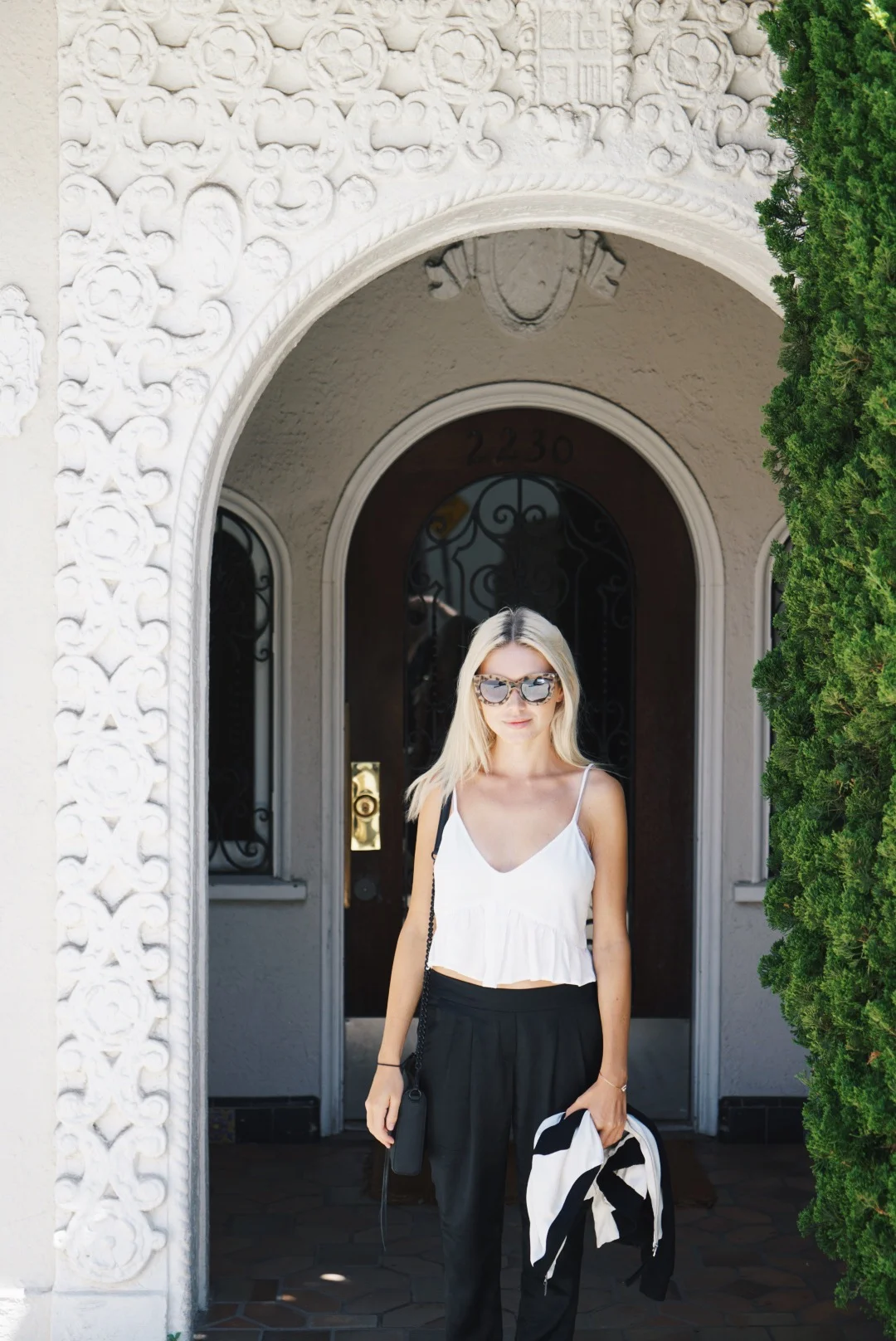 quay australia sunglasses, aritzia pants & jacket, club monaco top