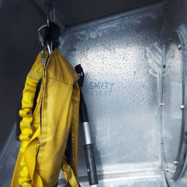 Safety first.
J'aurai jamais pens&eacute; aller au Groenland. J'aurai jamais pens&eacute; publier cette photo. J'aurai jamais pens&eacute; &agrave; une pand&eacute;mie. J'aurai jamais pens&eacute; que cette photo convenait parfaitement &agrave; un po