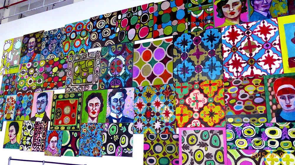 It turned out so big, that it was difficult to fit ithe whole wall up close into a photo. 