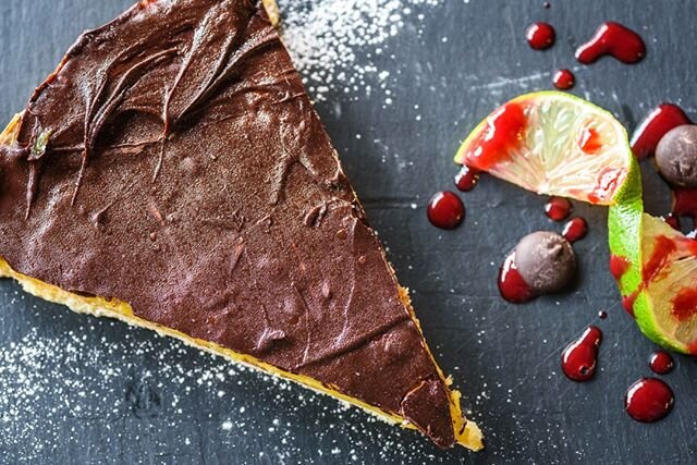 When craving something sweet...⁠
⁠
⁠
#foodporn #food #nomadist #culinary #restaurant #paris #france #cake #sweet #sugar #gluten #dessert #gateau #餐饮 #patisserie #yummy