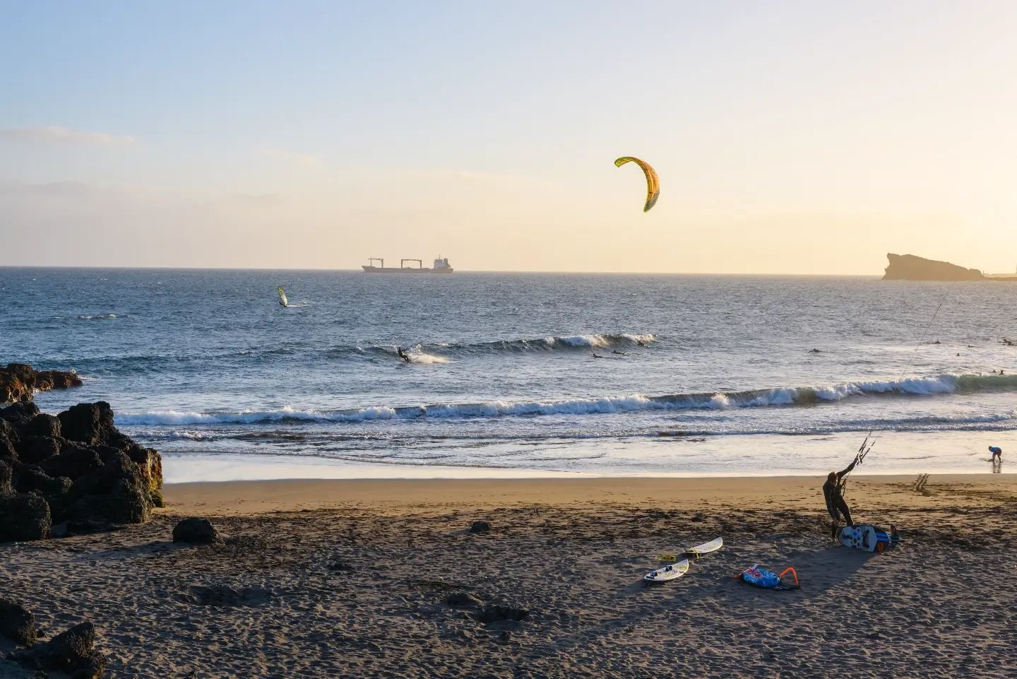 A different kind of beach

#2017 #kitesurfing #dreambeach #sunsetbeach #azores #travelphotography #travelphotographer