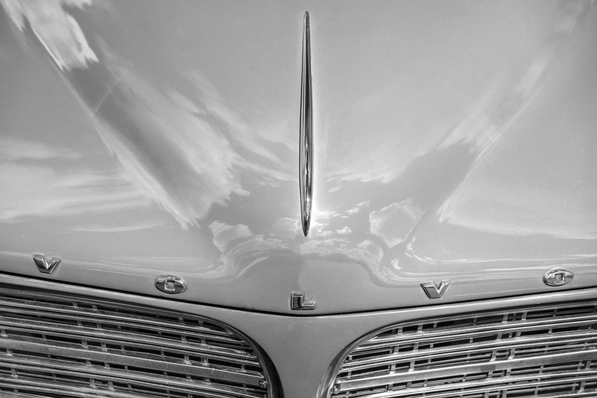 _DSC8279_2504_RED-VOLVO-BONNET_whiteWEB.jpg