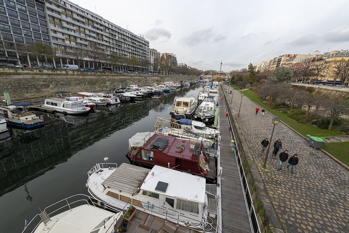 The Jardin du Bassin de l'Arsenal is a public park in the 12th a