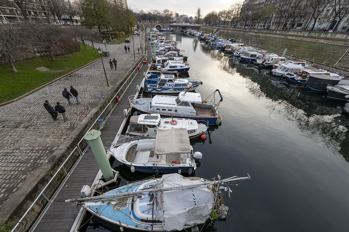 The Jardin du Bassin de l'Arsenal is a public park in the 12th a