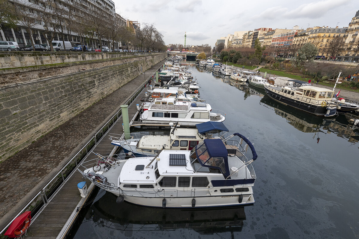 The Jardin du Bassin de l'Arsenal is a public park in the 12th a