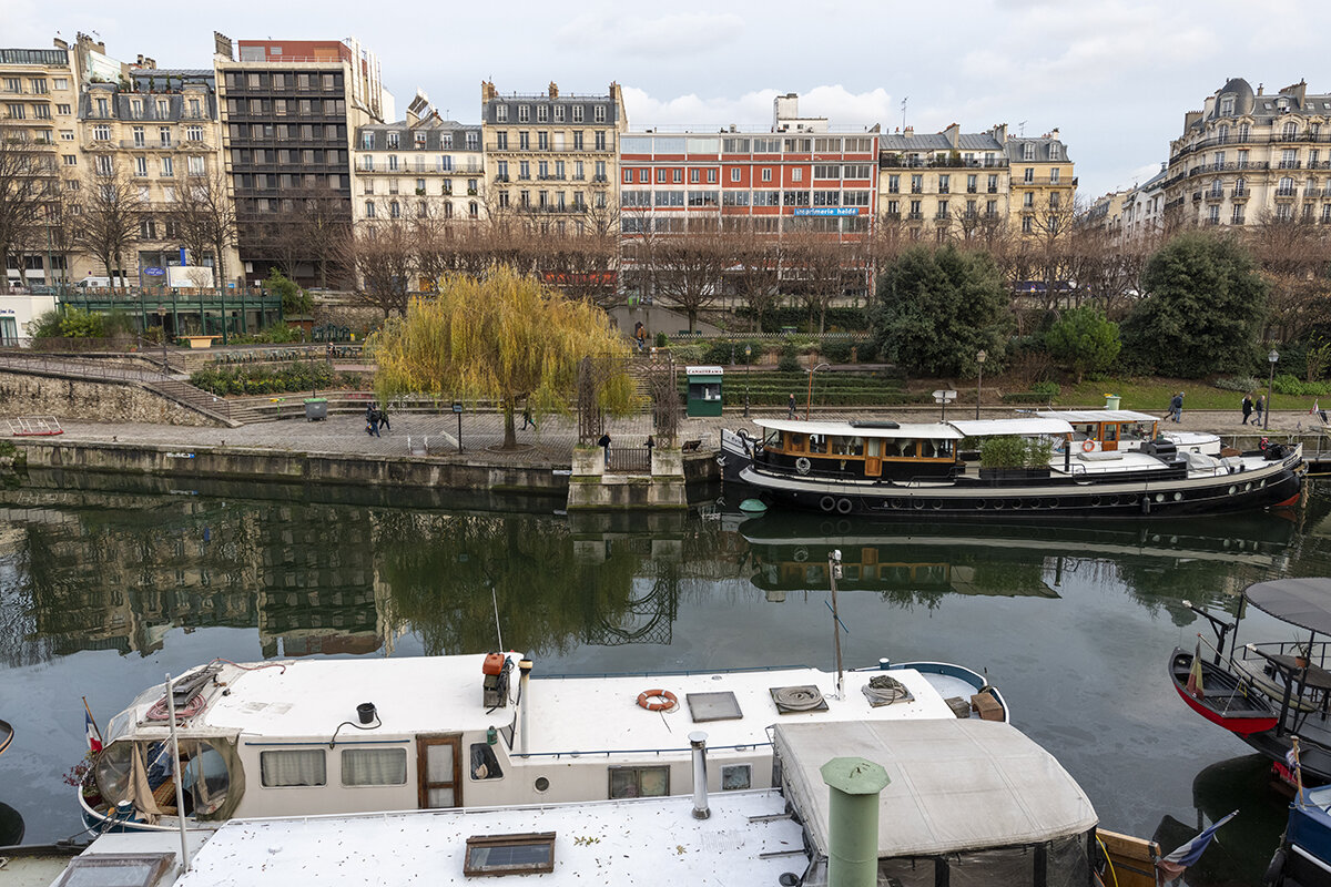 The Jardin du Bassin de l'Arsenal is a public park in the 12th a