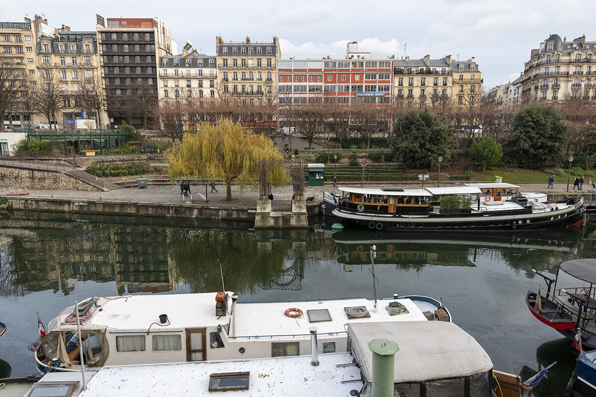 The Jardin du Bassin de l'Arsenal is a public park in the 12th a