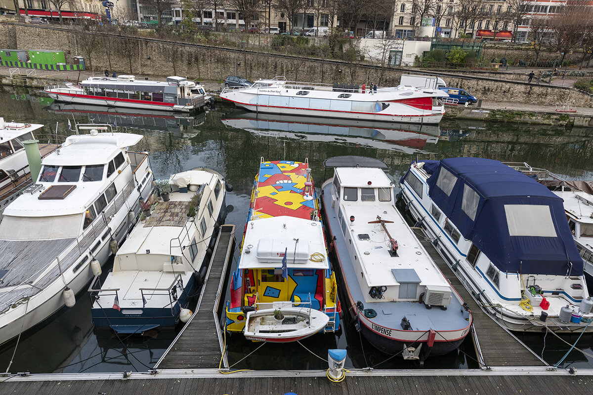 The Jardin du Bassin de l'Arsenal is a public park in the 12th a
