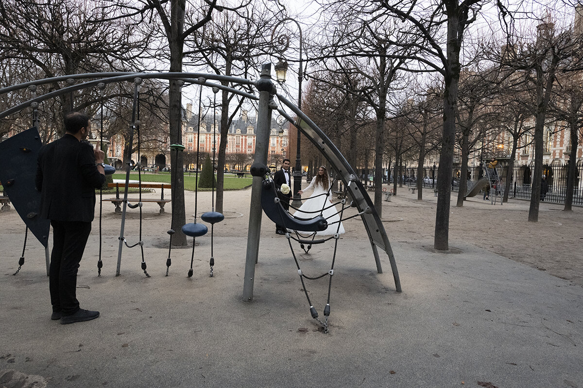 France, Paris, Place des Vosges, 2020-12: Wedding in progress Is one of the essential locations for couples to be photographed after their wedding.