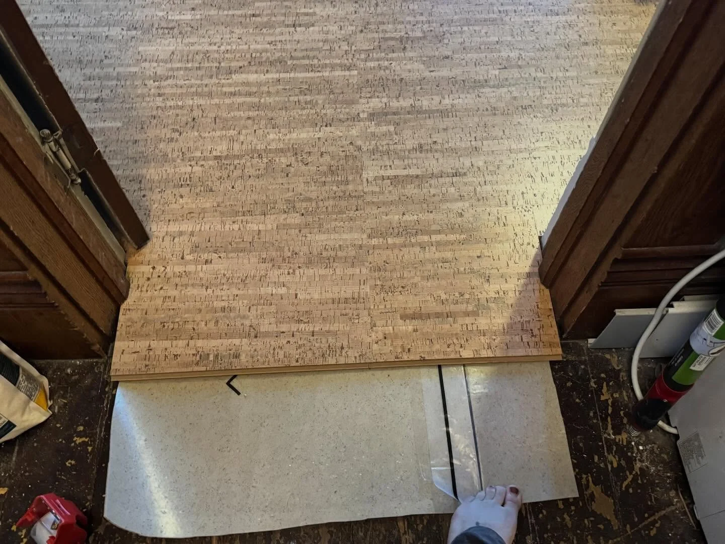 It took me about 2 hrs 😭 but I did the hardest part of the flooring in Elliot&rsquo;s room. Popped off the door and the door stops, did alllllll the weird cuts, trimmed door stops and reinstalled them and the door. Just 3-5 boards trimmed rather thi