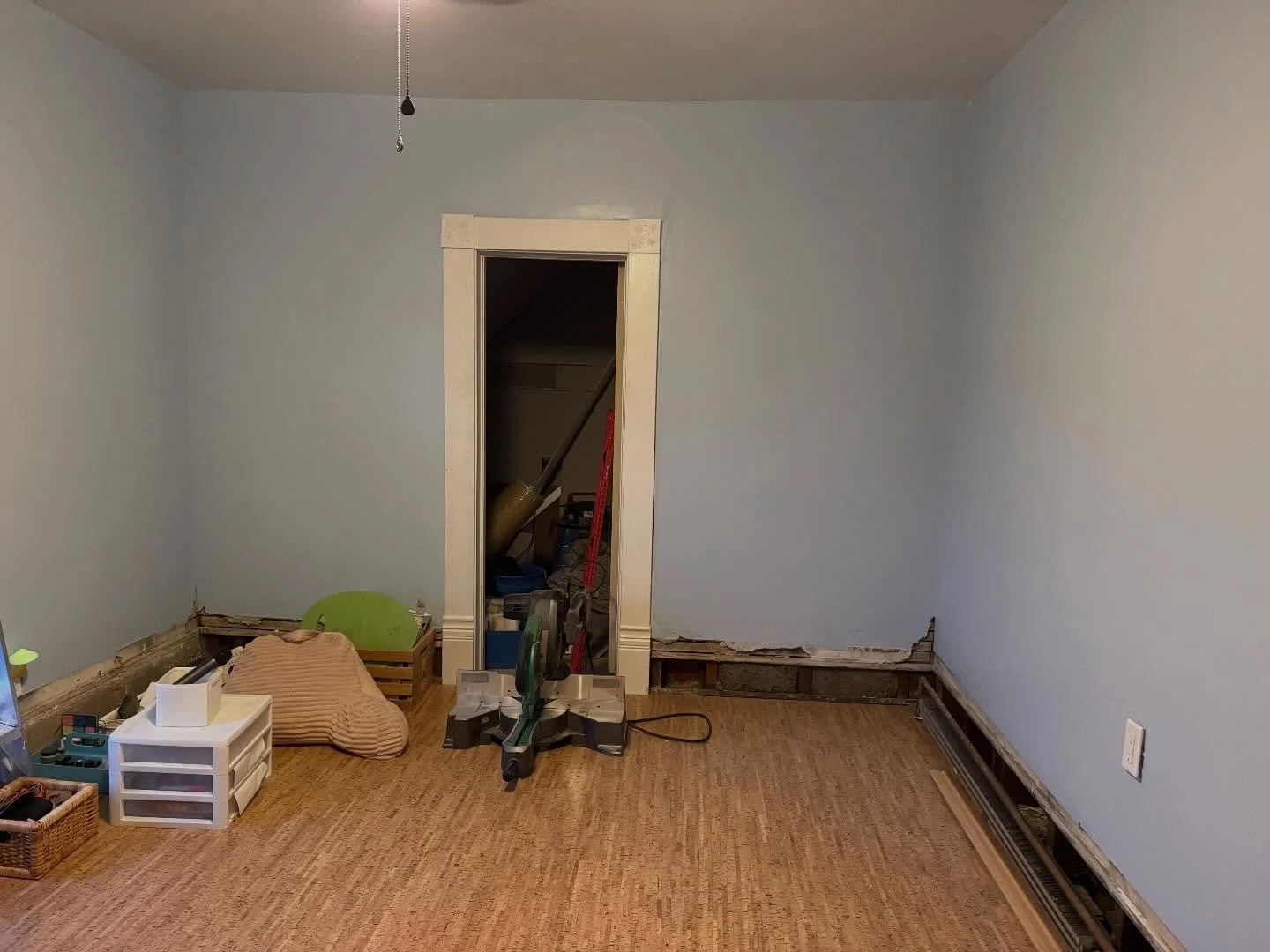 Today started last night with Star watching with Lynn. Then in the daylight Elliot and I painted the walls&hellip; fingers crossed tomorrow I can start on the trim!