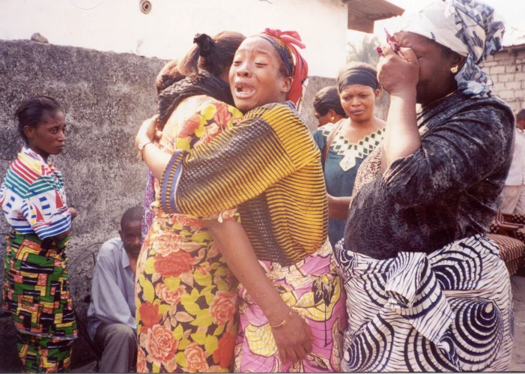 The death of a social worker at Fondation Femme Plus. She was HIV+. Here her bereaved friends burst into tears. © Christian Aid / PhotoVoice / Annie