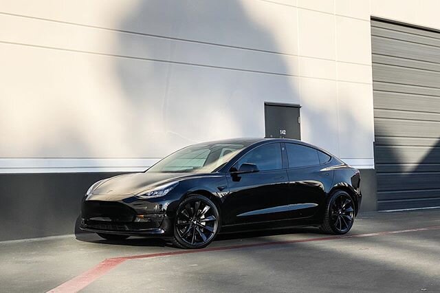 Happy Tesla Tuesday! This Model 3 came in for a Blackout Package in Gloss Black, as well as, SunTek Ceramic Window Tint in 20%. Swipe for some more pics &mdash;&gt; #teslatuesday #cawrap #californiawraps #tesla #model3
