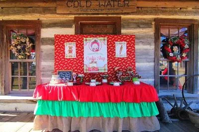 Burlap_Christmas_tablecloth.jpg