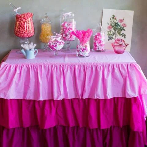 ruffled_ombre_pink_tablecloth_45c1598b-b080-469b-879e-eb5ddee1e08c.jpg