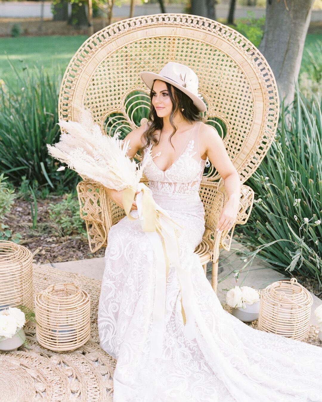 Fearless and free-spirited, the boho bride dreams of a wedding as striking as she is. Whether she's saying 'I do' in an intimate wedding, she's all about creating a noteworthy vibe for her loved ones 💛 

&bull;
&bull;
&bull;

Featured at @inspiredby