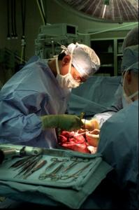 Atul Gawande in the OR. Copyrighted by Laura Hanafin, http://www.gawande.com