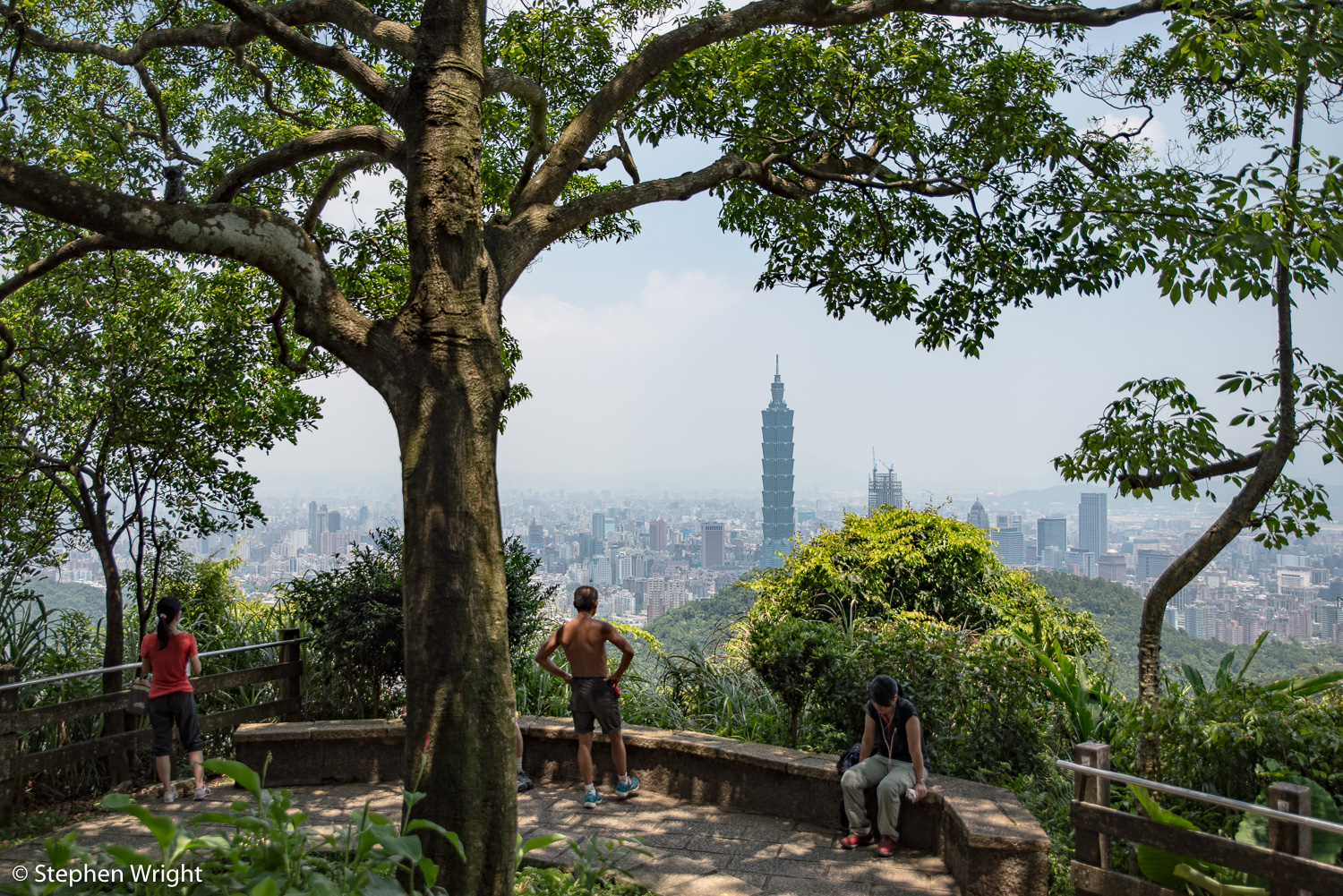 Elephant Mountain overlooking the iconic skyscraper, Taipei 101.