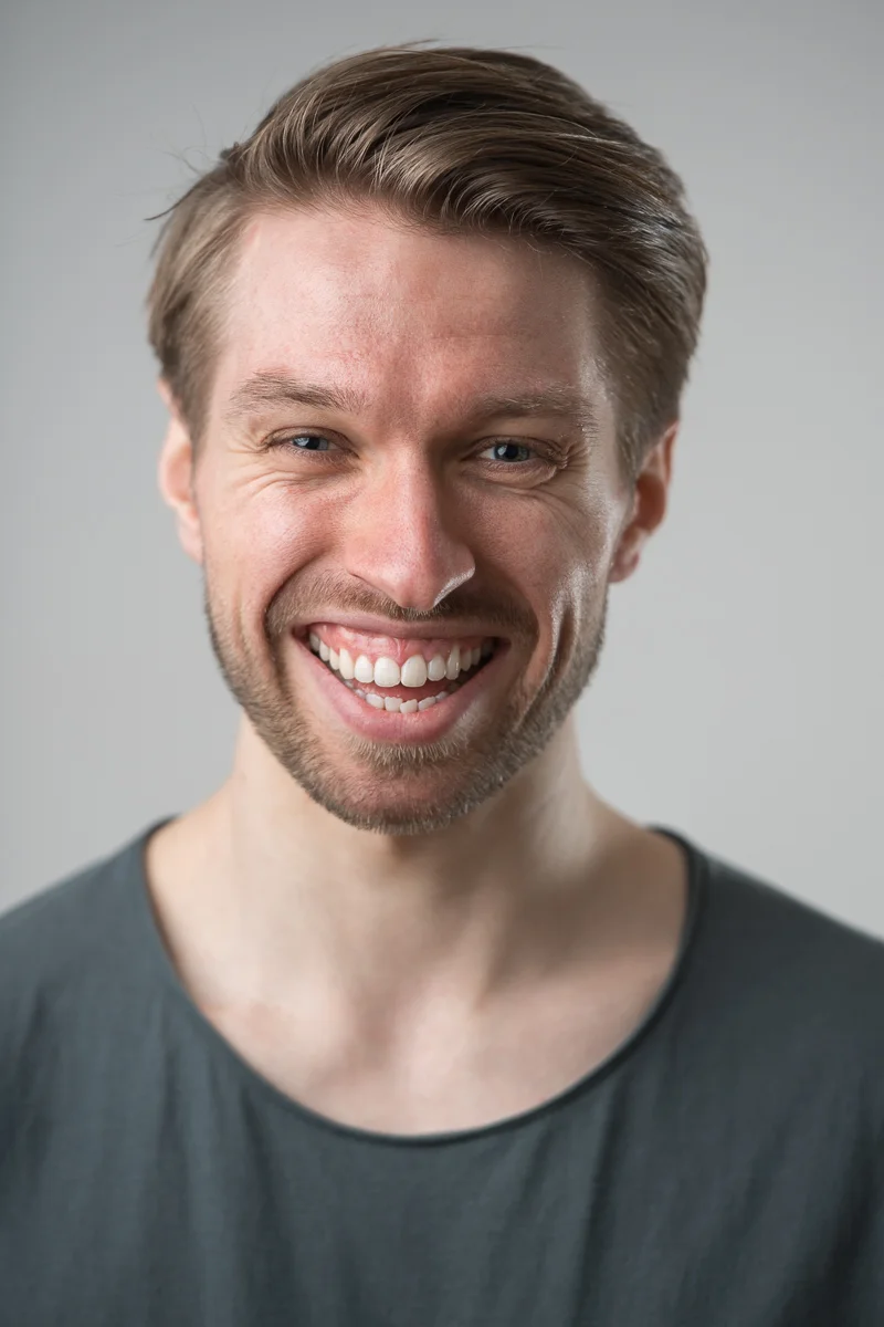Actor's headshot for Jon Savage .