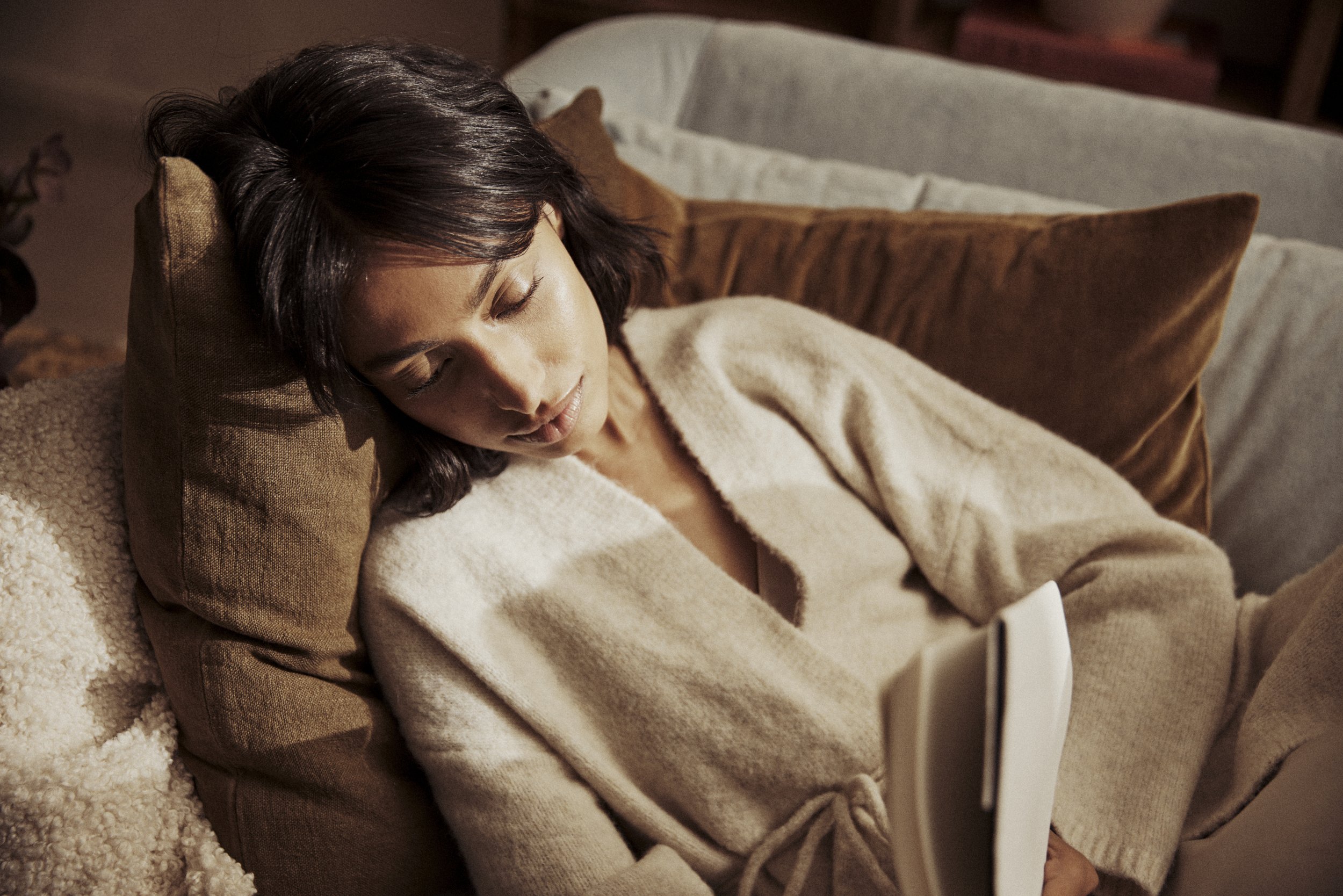 FY24_FA2_PRODUCT_2023_READING_ON-FIG_9970 1.jpg