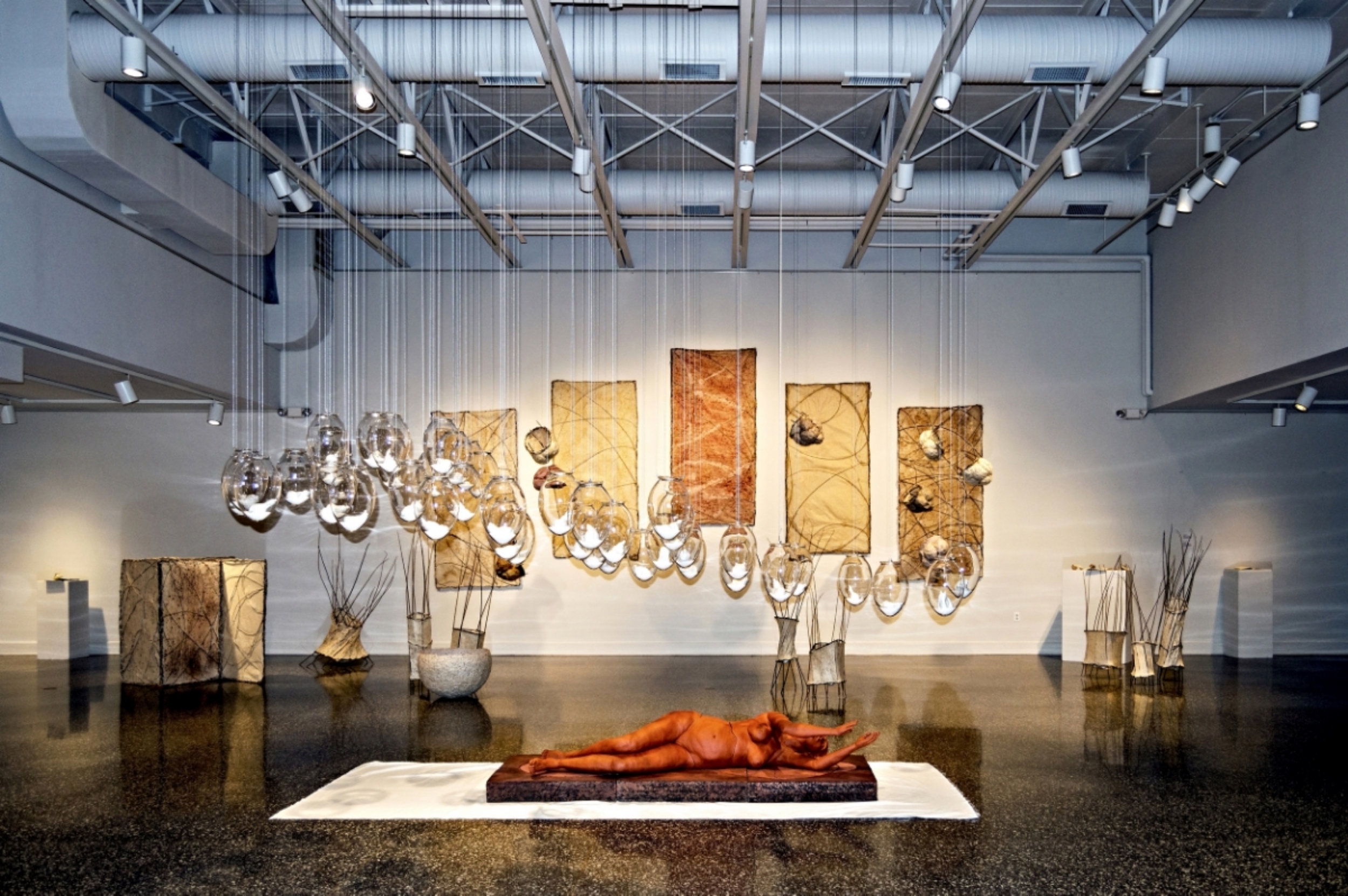 Transformations into the Botanical Conversation, exhibition view (center), 2015