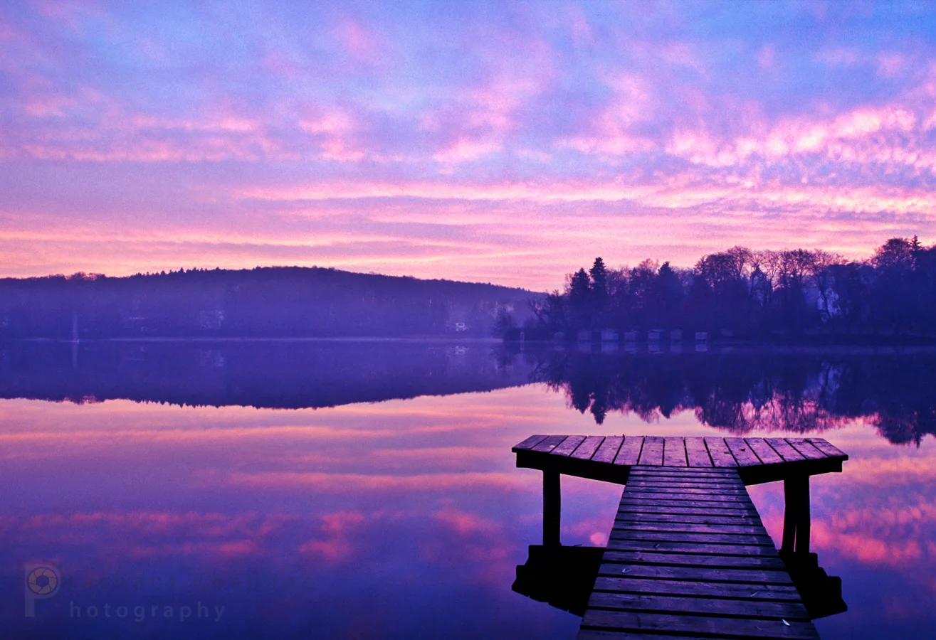 Place for reflection - Canon EOS 500N + Velvia 50 in 2002